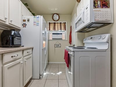 Primary bedroom at 600 Misti LN - 3 bed 1 bath home