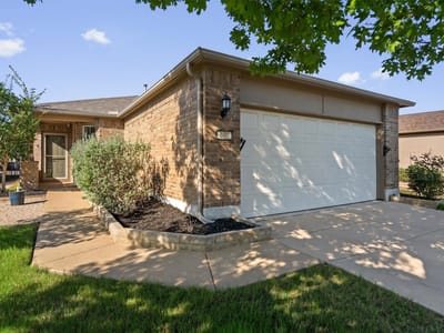 Living area at 600 Salado Creek LN - 2 bed 2 bath home
