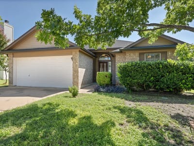Property photo 2 at 600 Sparkling Brook LN - 3 bed 2 bath home