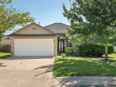 Property photo 3 at 600 Sparkling Brook LN - 3 bed 2 bath home