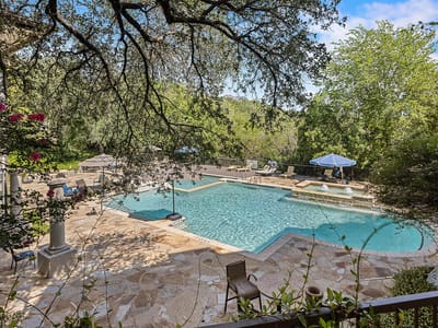 Living area at 6000 Shepherd Mountain CV Unit #1112 - 2 bed 2 bath home