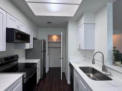 Kitchen at 6000 Shepherd Mountain Cv Unit #1309 - 1 bed 1 bath home