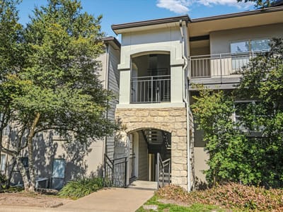 Living area at 6000 Shepherd Mountain CV Unit #604 - 2 bed 2 bath home