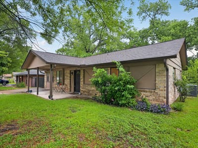 Living area at 6001 Leisure Run RD - 3 bed 1 bath home