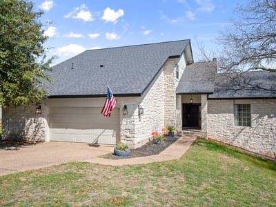 Living area at 6002 Rain Creek Pkwy - 4 bed 3 bath home