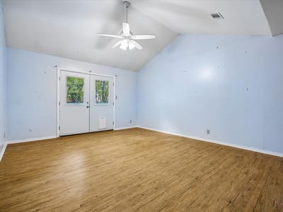 Photo 4 of 14 at 6009 Leisure Run Rd - 3 bed 1 bath home