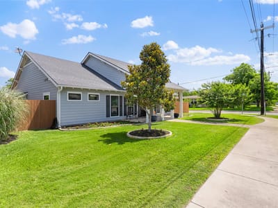 Property photo 3 at 601 W 17th ST - 3 bed 3 bath home