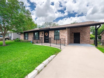 Living area at 6010 Waycross DR - 3 bed 1 bath home