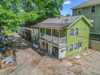 Living area at 602 Allen St - 2 bed 1 bath home