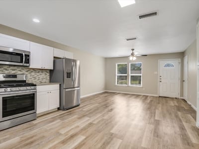 Property photo 4 at 6026 Bluebell CIR - 3 bed 1 bath home