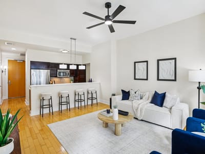 Living area at 603 Davis St Unit #2007 - 1 bed 1 bath home