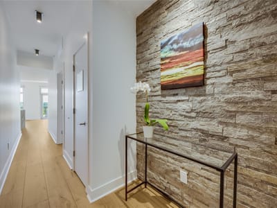 Property photo 2 at 603 Davis ST Unit #811 - 1 bed 1 bath home