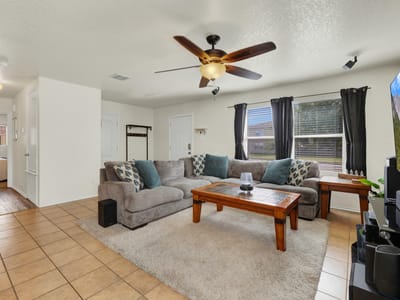 Property photo 2 at 603 NW Crossing DR - 3 bed 2 bath home