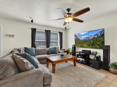 Property photo 3 at 603 NW Crossing DR - 3 bed 2 bath home