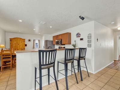 Property photo 4 at 603 NW Crossing DR - 3 bed 2 bath home