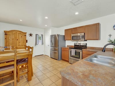 Property photo 5 at 603 NW Crossing DR - 3 bed 2 bath home