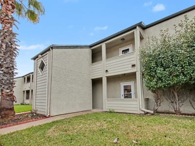 Primary bedroom at 604 Highcrest Unit #213 - Tropical Hideaway, Granite Shoals, TX