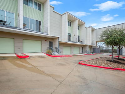 Living area at 604 N Bluff Dr Unit #235 - 1 bed 1 bath home
