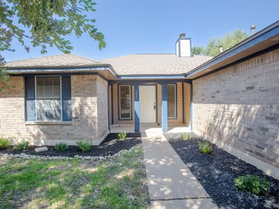 Property photo 3 at 605 Clear Spring LN - 3 bed 2 bath home