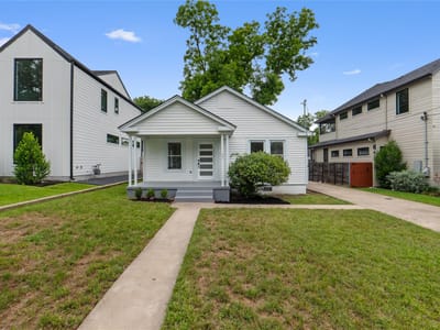 Primary bedroom at 605 E 47th ST - 2 bed 2 bath home