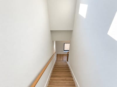 Photo 4 of 11 at 605 E 55th ST Unit #4 - 2 bed 2 bath home