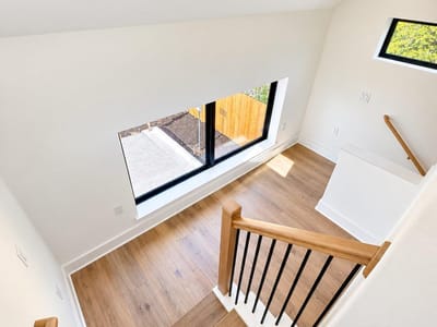 Photo 5 of 11 at 605 E 55th ST Unit #4 - 2 bed 2 bath home