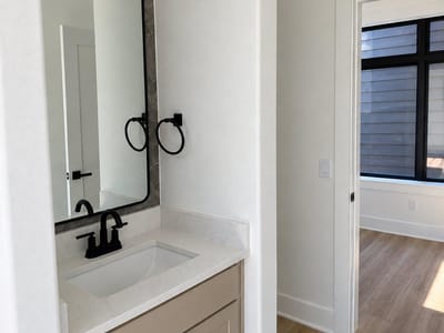 Photo 5 of 18 at 605 E 55th ST Unit #5 - 2 bed 2 bath home