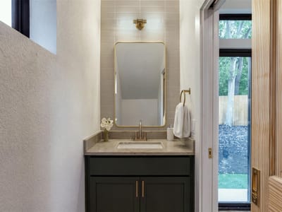 Photo 5 of 18 at 605 E 55th ST Unit #6 - 2 bed 2 bath home