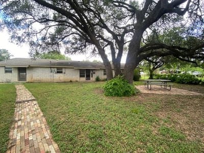 Primary bedroom at 605 E Kerr ST - 4 bed 2 bath home