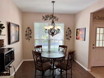 Living area at 605 Farm Hill DR - 3 bed 2 bath home