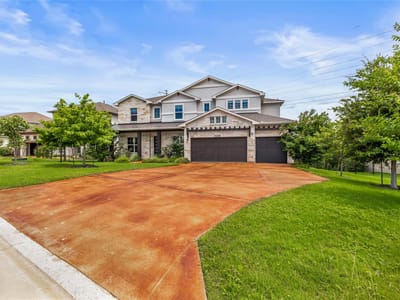 Living area at 605 Gunison DR - 6 bed 4 bath home