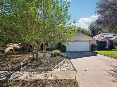 Photo 4 - 605 Hawthorne LN Photo 4 of 40 at 605 Hawthorne LN - 3 bed 2 bath home
