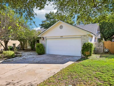 Photo 5 - 605 Hawthorne LN Photo 5 of 40 at 605 Hawthorne LN - 3 bed 2 bath home
