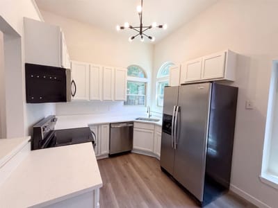 Property photo 2 at 605 Hawthorne LN - 3 bed 2 bath home