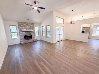 Property photo 3 at 605 Hawthorne LN - 3 bed 2 bath home