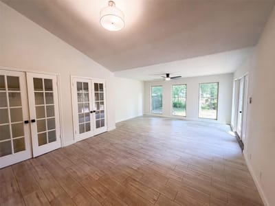 Property photo 4 at 605 Hawthorne LN - 3 bed 2 bath home