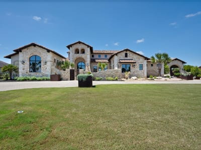 Living area at 605 Kodiak Trl - 4 bed 4 bath home