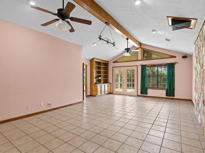 Primary bedroom at 605 Oak Crest LN - 4 bed 2 bath home
