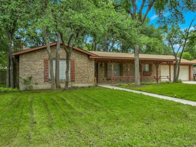 Living area at 605 Quail Creek Dr - 3 bed 2 bath home