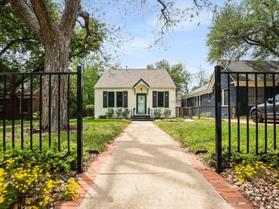 Living area at 605 Texas Ave - 2 bed 1 bath home