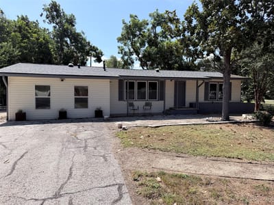 Property photo 2 at 605 W 11th ST - 4 bed 2 bath home