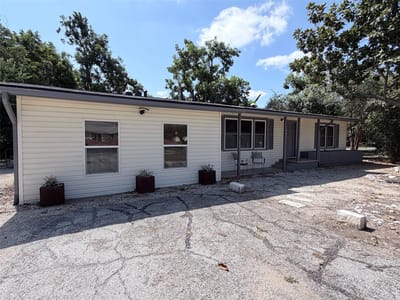 Property photo 3 at 605 W 11th ST - 4 bed 2 bath home