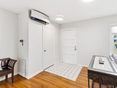 Property photo 4 at 605 W 11th ST - 4 bed 2 bath home