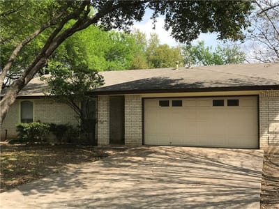 Living area at 606 Brookhollow DR - 3 bed 2 bath home