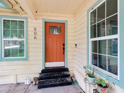 Property photo 4 at 606 E Pecan ST - 3 bed 2 bath home