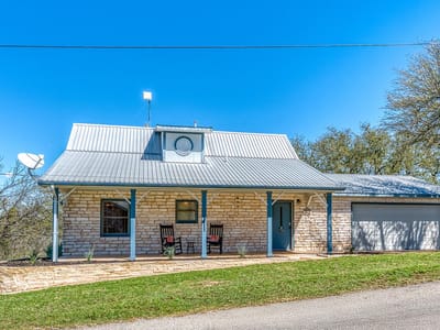 Living area at 607 County Road 142 - 2 bed 2 bath home