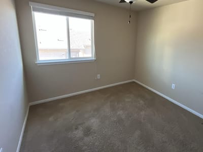Photo 4 of 10 at 607 Katmai CIR - 3 bed 2 bath home
