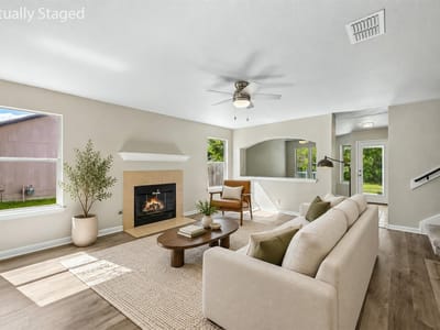 Photo 4 of 24 at 607 Sparkling Brook LN - 4 bed 2 bath home