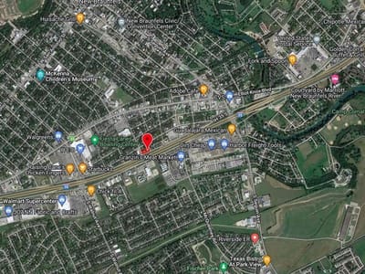 Photo 2 of 6 at 608 Interstate 35 Highway - New Braunfels, New Braunfels, TX