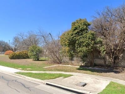 Photo 4 of 6 at 608 Interstate 35 Highway - New Braunfels, New Braunfels, TX